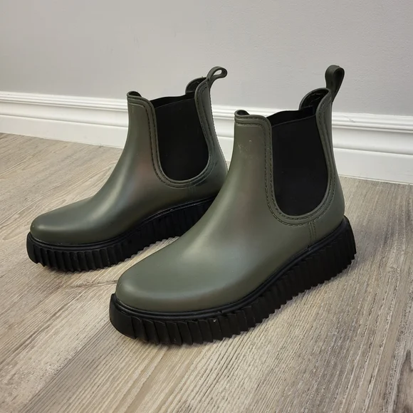 Joe Fresh Olive Green Chelsea Rain Ankle Boots with Black Soles - Picture 7 of 9